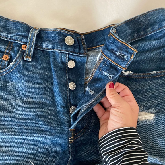 High Waisted Size 27 Levi Shorts - Picture 3 of 3